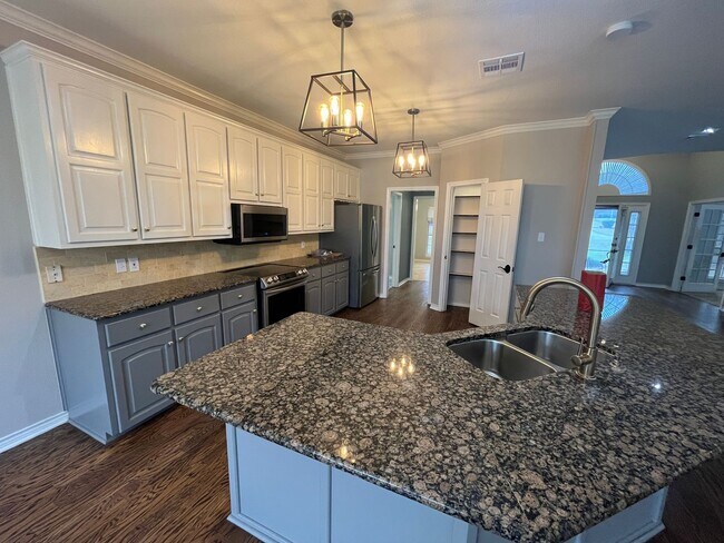 Building Photo - Mill Creek Executive Home Overlooking Golf Course at 17th Tee