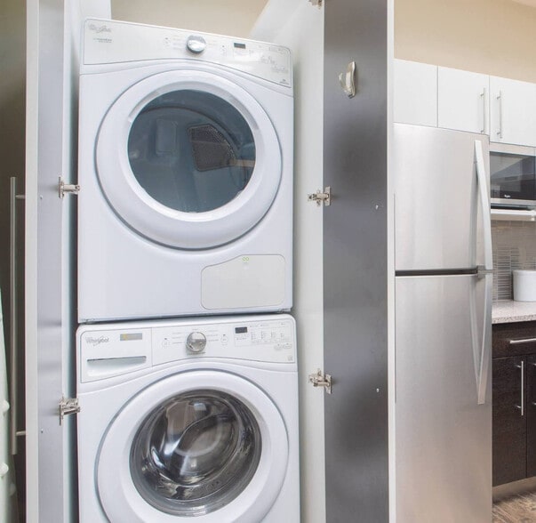 Building Photo - 225 E Michigan St