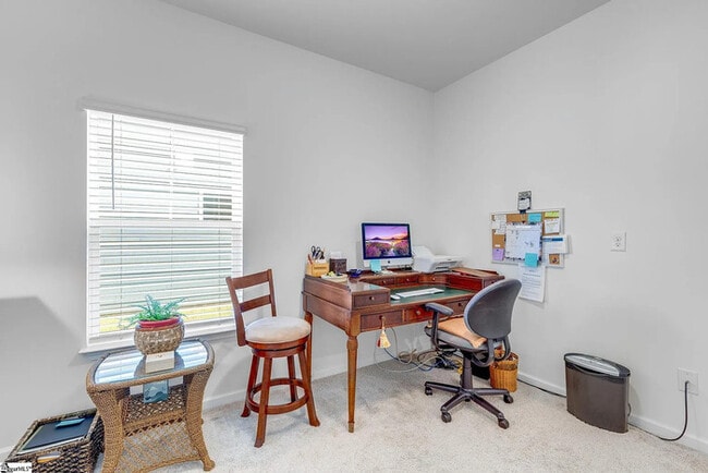 Building Photo - 3 Bedrooms 2 Bathrooms