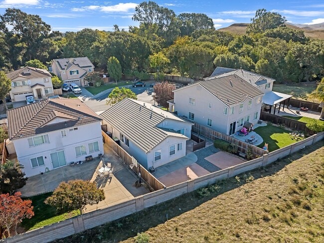 Building Photo - 533 Channel Ct