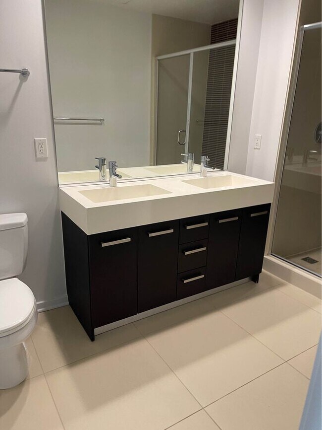 Building Photo - 1136 S Delano Ct W