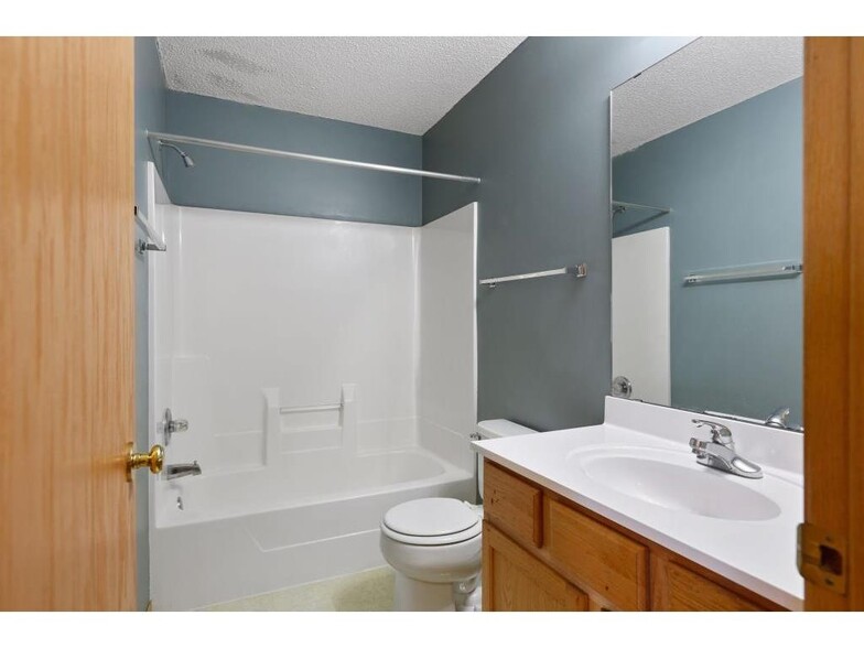 Building Photo - 2142 Groveland Way