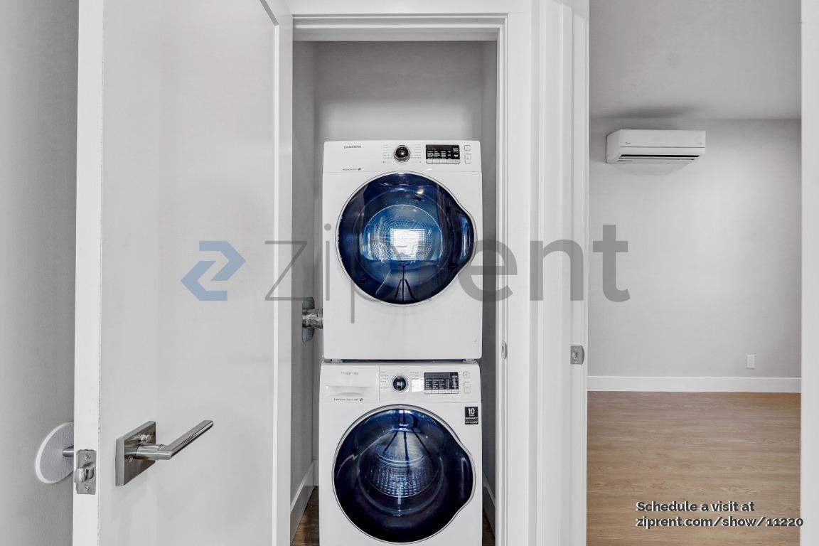 Building Photo - Unit A