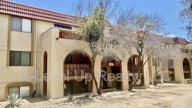 Building Photo - 441 W Yucca Ct