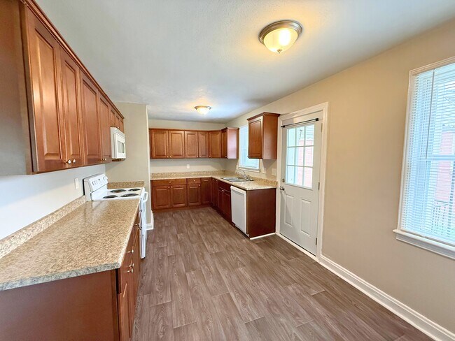 Building Photo - 12 Templewood Dr
