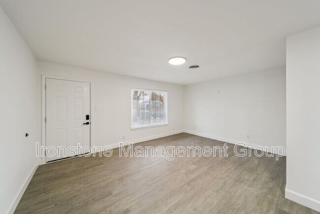 Building Photo - 4503 E 31st St