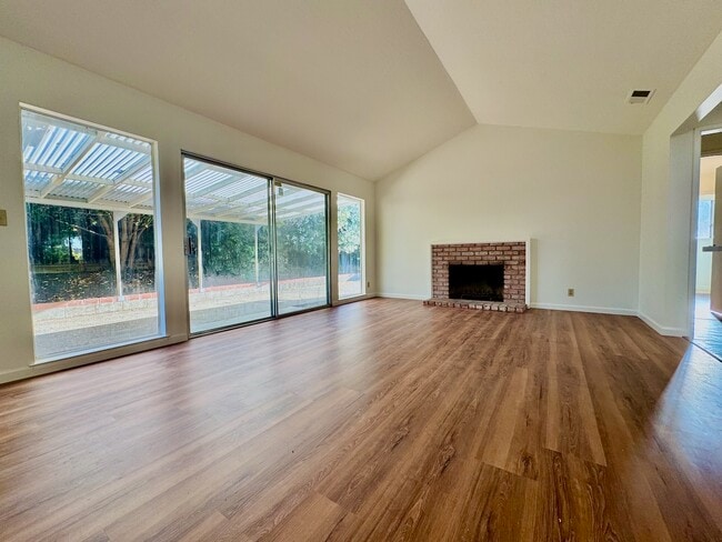 Building Photo - 772 Privet Ct