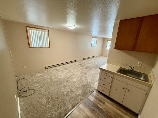 Building Photo - Welcome to this Charming 3 bedroom, 2 bath...