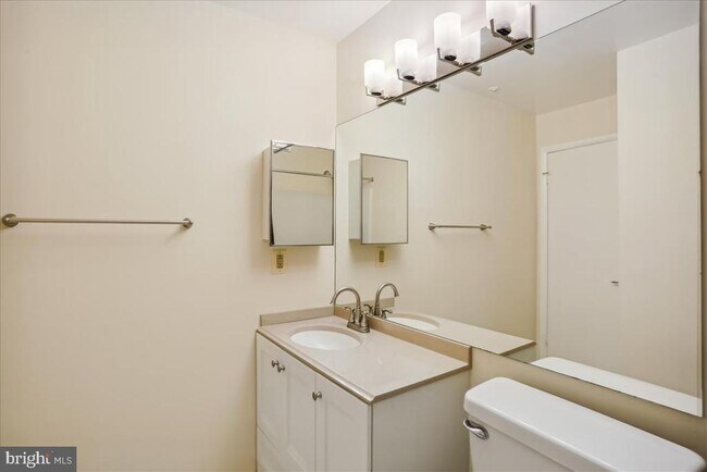 Building Photo - 18401 Guildberry Dr