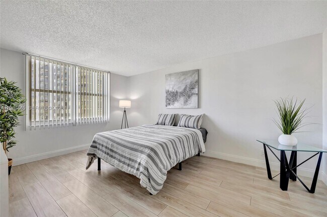 Building Photo - 3015 N Ocean Blvd
