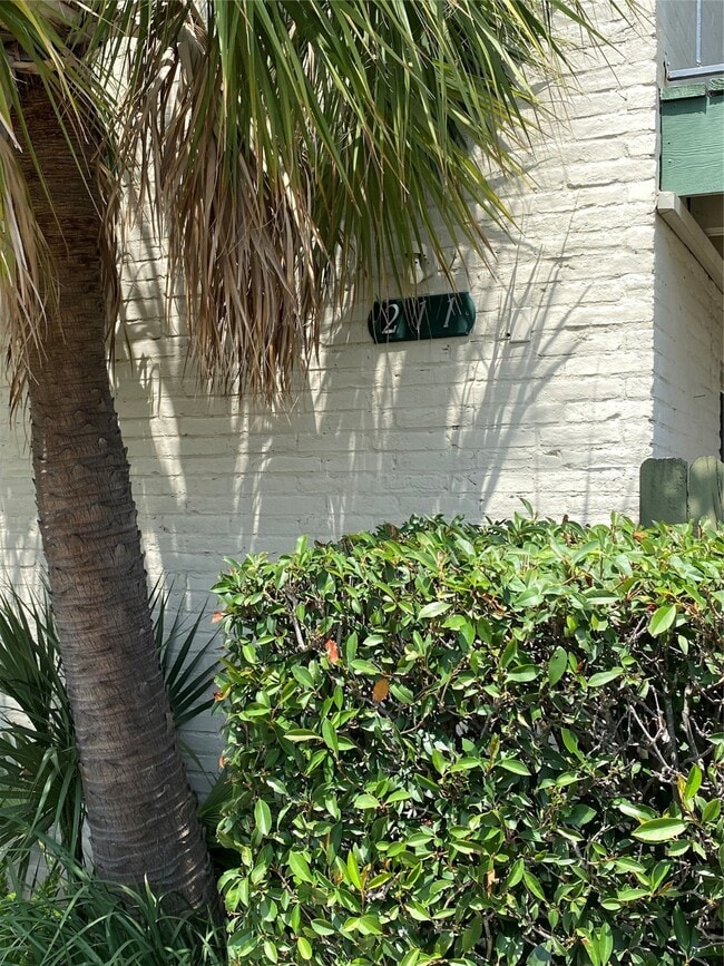 Building Photo - 211 W 17th St