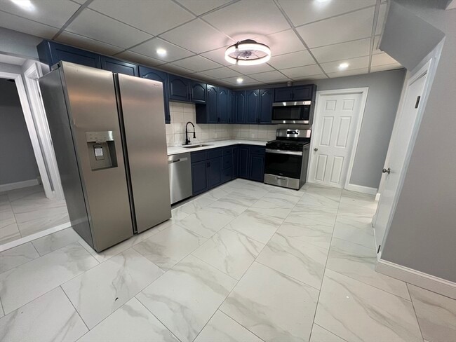 Building Photo - 452 Salem St