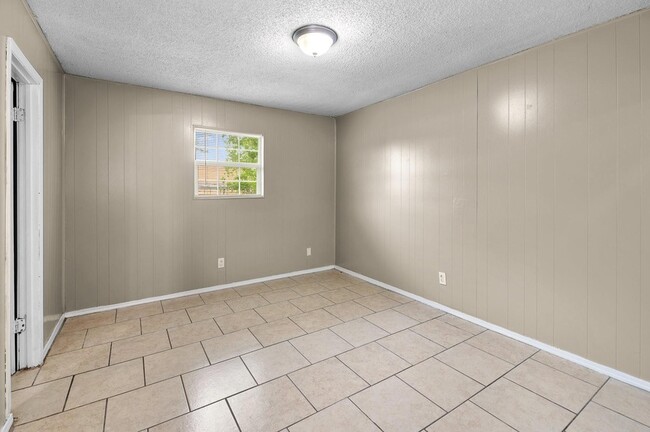 Building Photo - 1611 Jones St