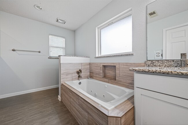 Building Photo - 11811 Beverly Dr