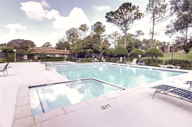 Building Photo - 2704 Stonehaven Ct