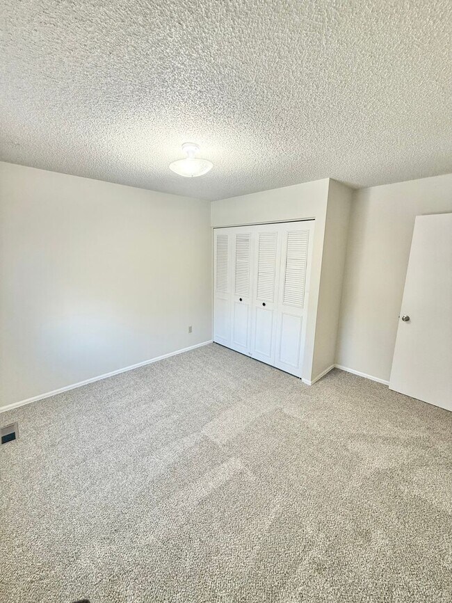 Building Photo - Beautiful Home on Picket for Rent!