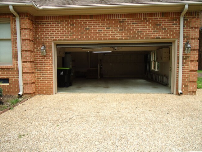 Building Photo - GATLING POINTE