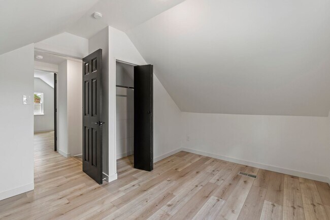 Building Photo - READY NOW!! FULLY RENOVATED 3 Bedroom in PENN HILLS