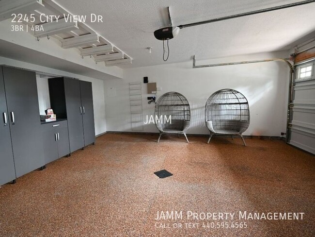 Building Photo - 2245 City View Dr