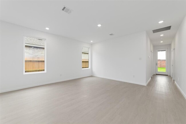 Building Photo - 6422 Orchid Bch Dr