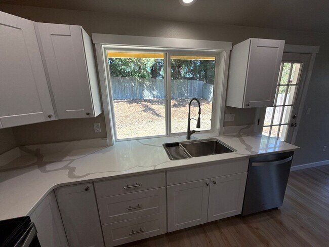 Building Photo - 5647 SW Windflower Dr