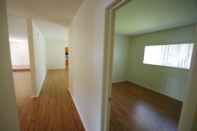 Building Photo - 1072 Hendrix Ave