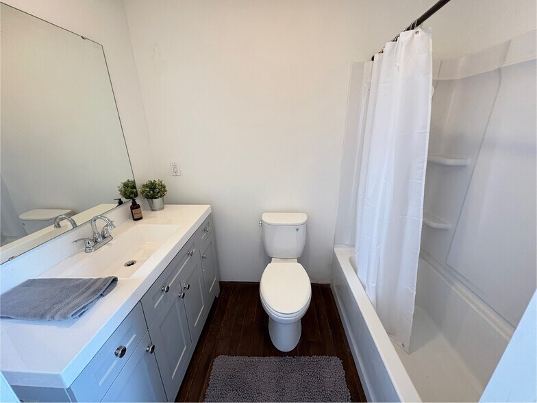 Bathroom - 1641 E Michigan St