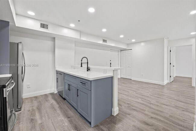 Building Photo - 470 S Park Rd