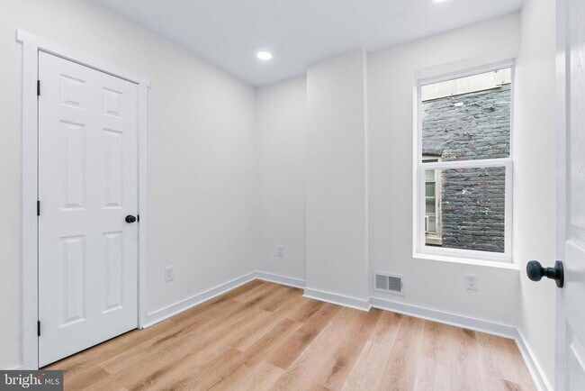 Building Photo - 530 E 38th St