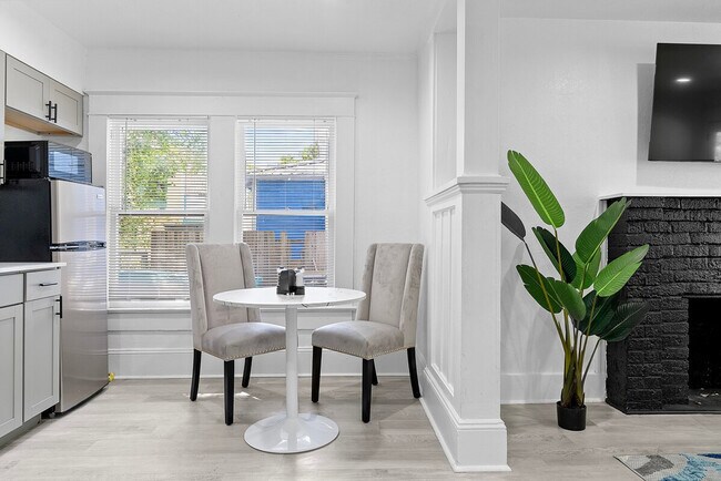 Building Photo - 316 E Amelia St