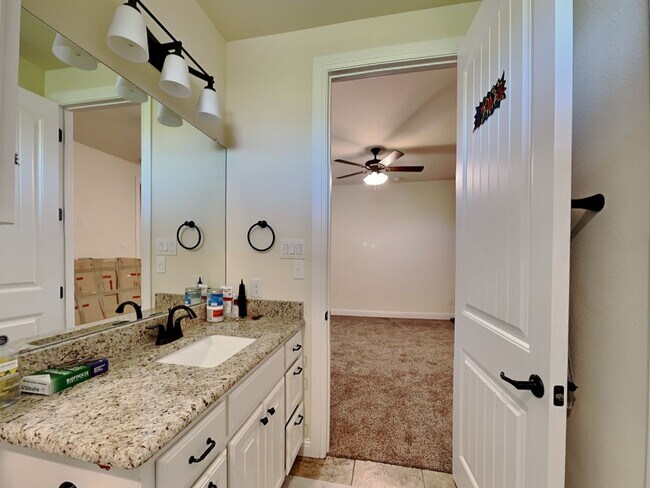 Building Photo - Experience Resort-Style Living in the Prestigious Gated Community of Bella Flora.