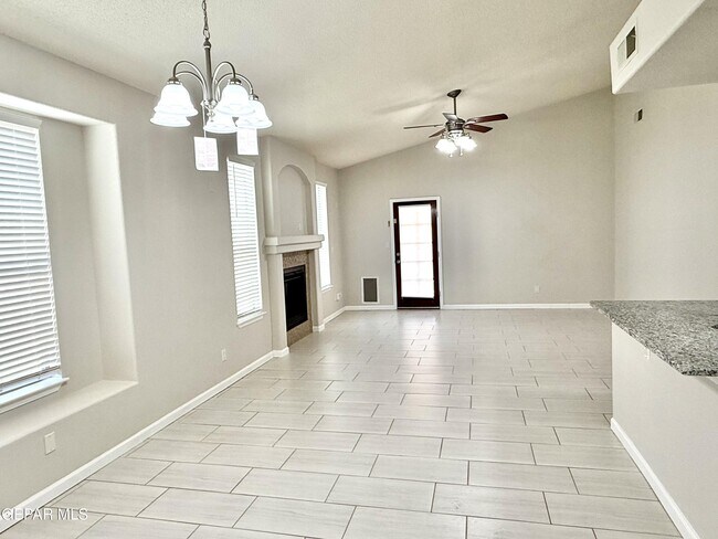 Building Photo - 12749 Tierra Salas Dr