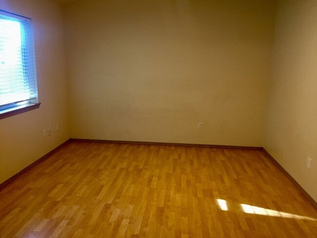 Building Photo - Charming One Story Rambler