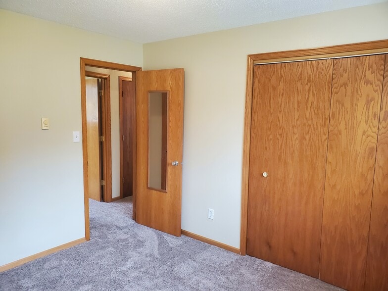 Building Photo - 742 Central Plains Ct
