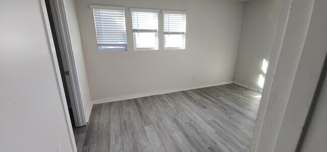 Building Photo - Spacious 4BR House in Charlotte