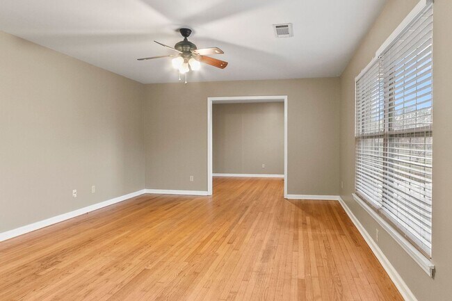 Building Photo - Spacious 3 Bedroom 3 Bath Available Now! Tour and Secure your Home today!