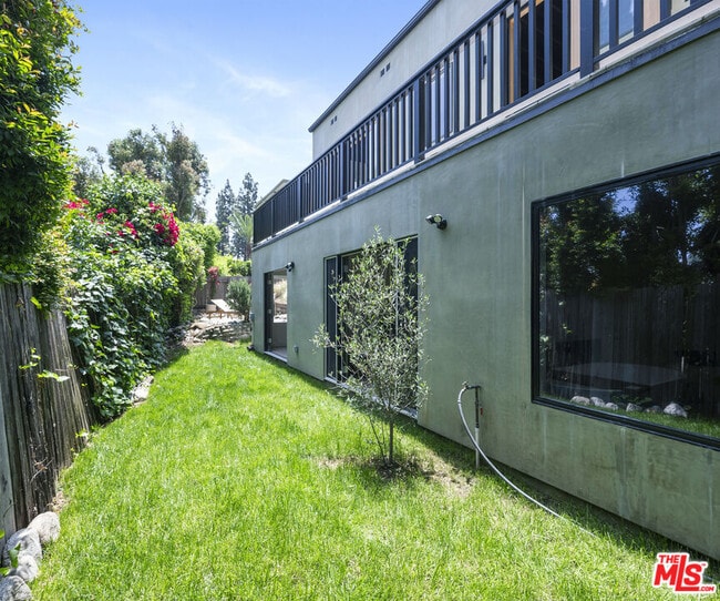 Building Photo - 2310 Vasanta Way