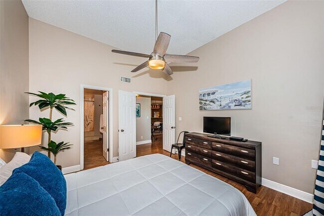 Building Photo - 6020 Bahia Del Mar Cir N