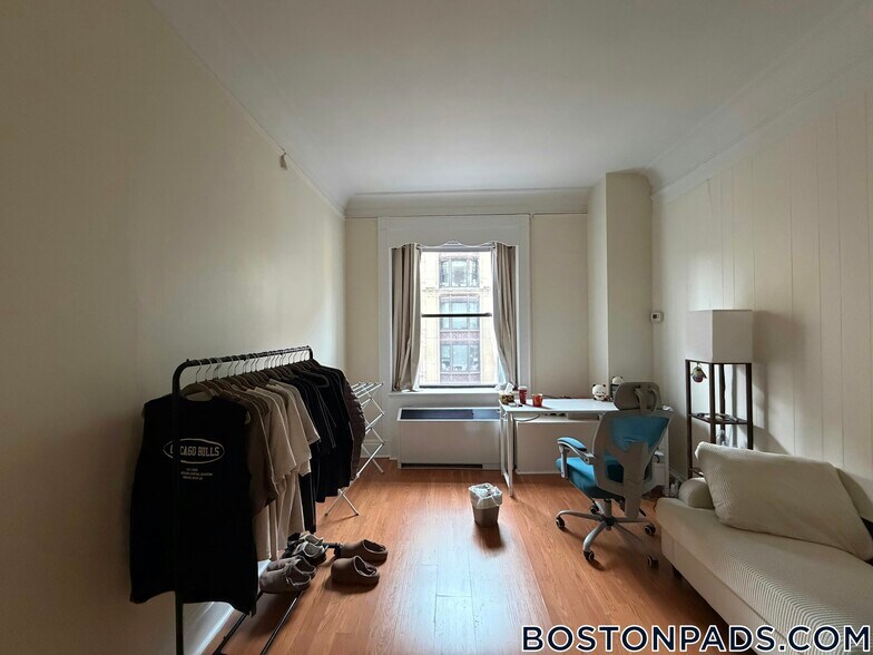 Building Photo - 62 Boylston St