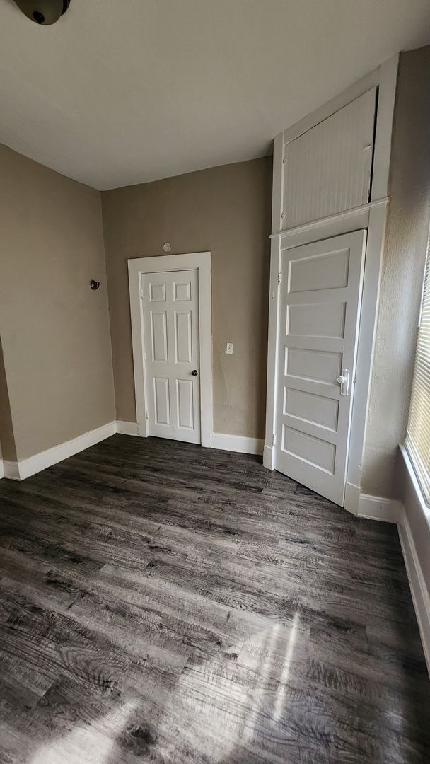 Building Photo - 2 Bed 1 Bath