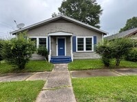 Building Photo - Gorgeous 3 bedroom Home In