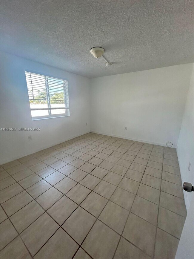 Building Photo - 5814 NE 4th Ct