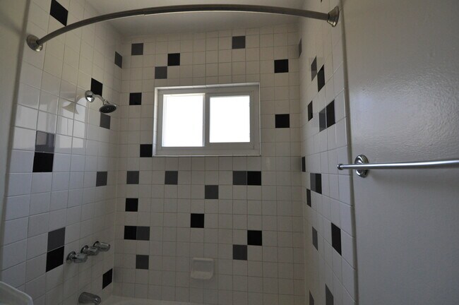 Building Photo - 11054