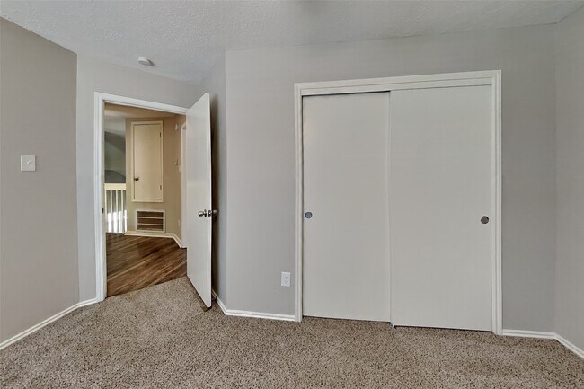 Building Photo - 16315 Chimneystone Dr