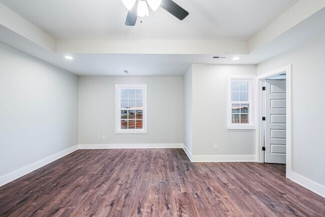 Building Photo - 809/811 Rodeo Lane