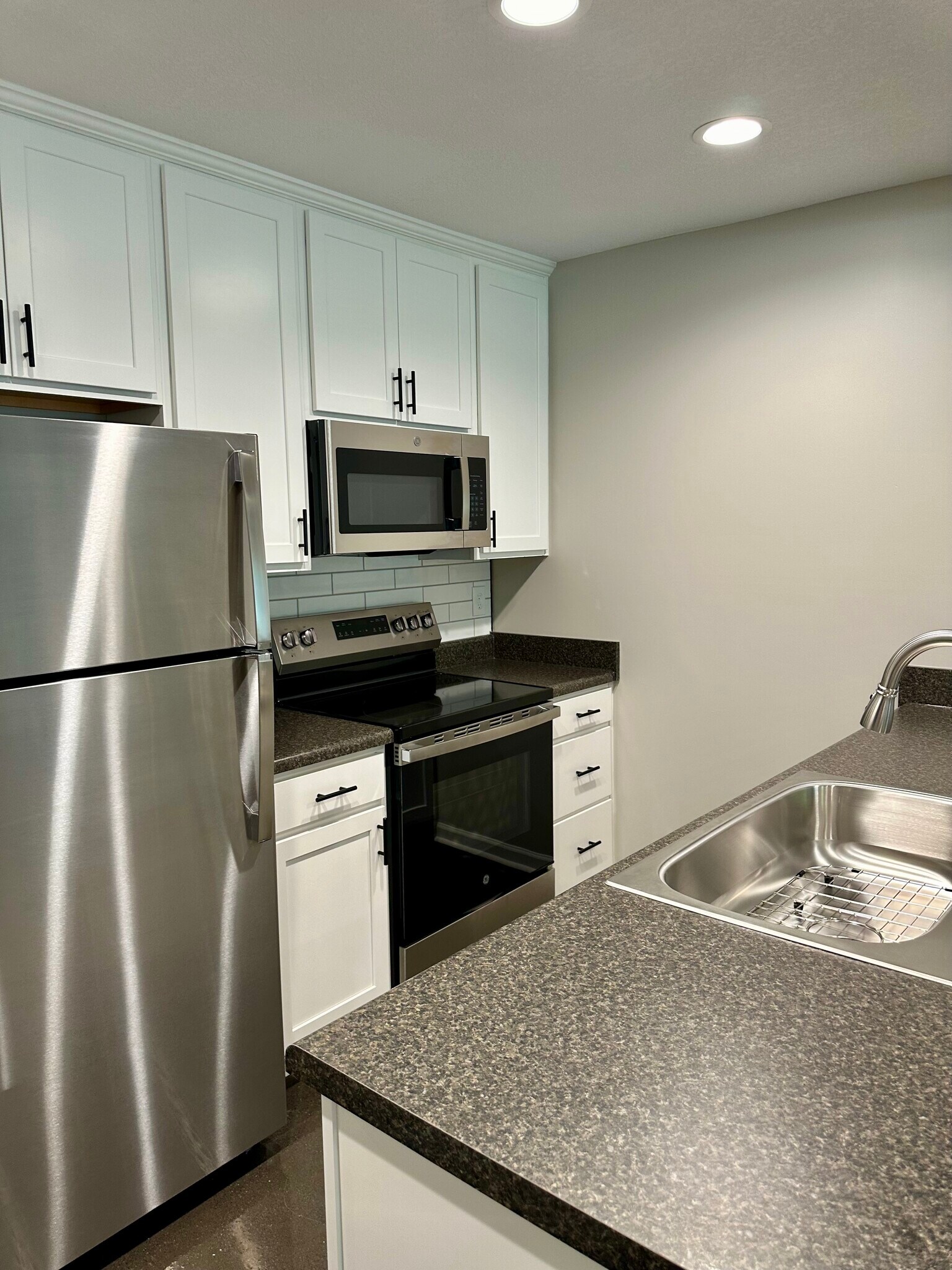 New energy efficient stainless steel appliances - 2304 Belle Ave NE