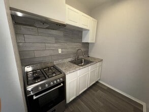 Building Photo - 1113 S 30th Ave