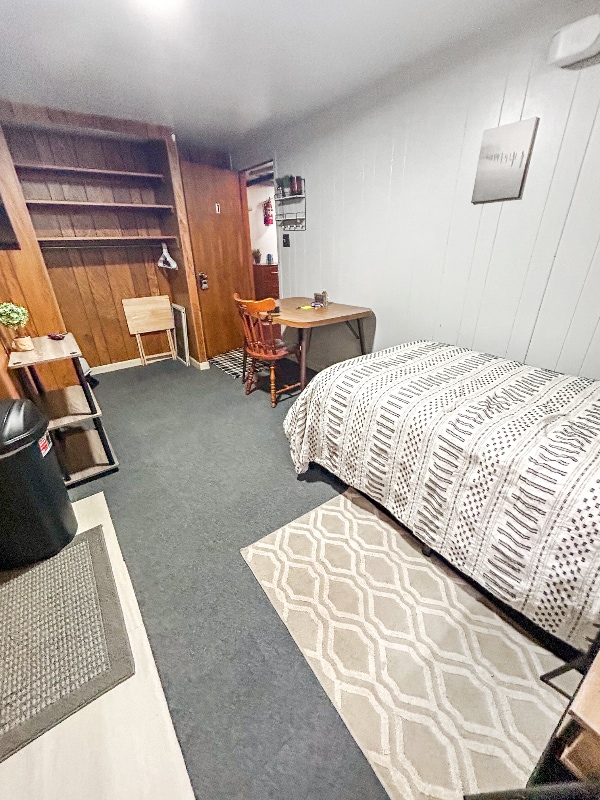 Building Photo - 208 2nd St S