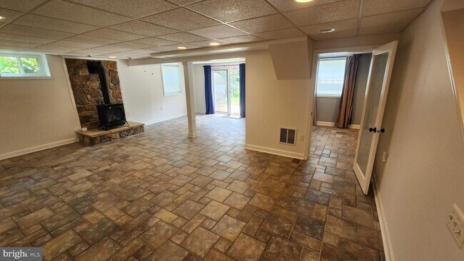 Building Photo - 3702 Blueberry Dr