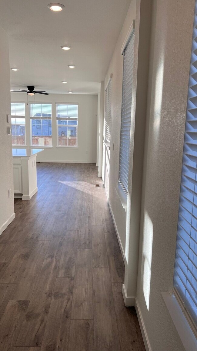 Building Photo - Charming 3 beds 2 baths in Commerce City!